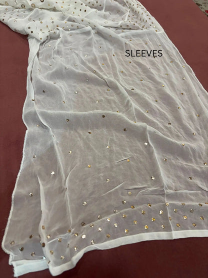Detailing of Mukaish dupatta sleeves