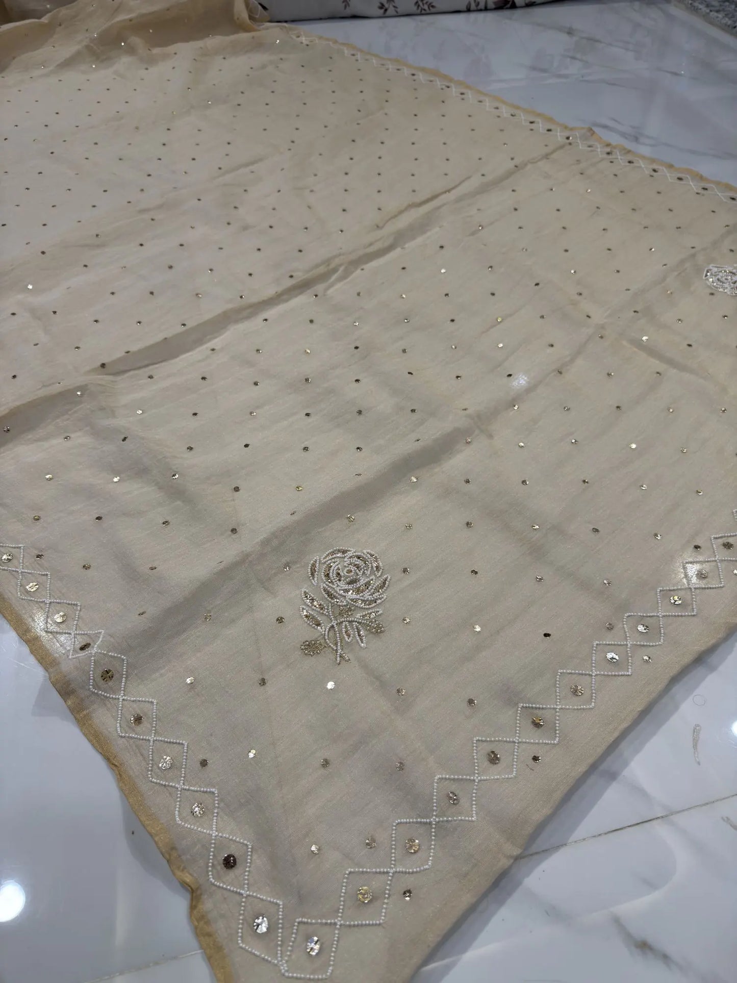 Matching Pure Tissue dupatta with all-over Mukaish,pearl and floral design.